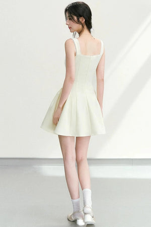 Elegant Waist-Cinching Dress