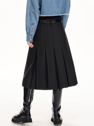High-waisted pleated skirt
