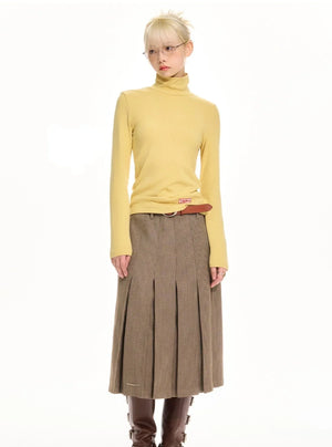 High-waisted pleated skirt