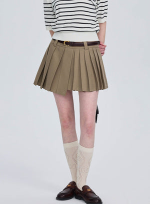 Irregular pleated small stature A-line skirt