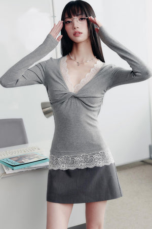 Lace V-Neck Base T-Shirt