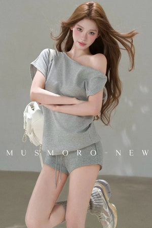 Three-Dimensional Twist Shoulder Top