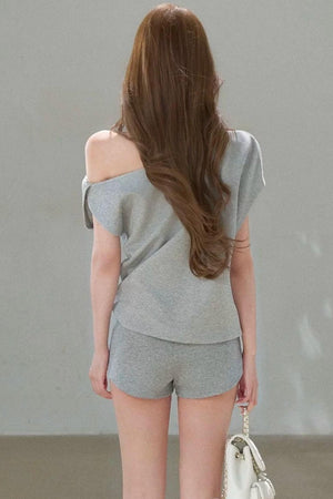 Three-Dimensional Twist Shoulder Top