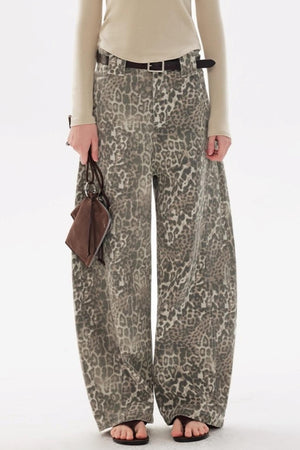 Versatile Silhouette Scimitar Pants