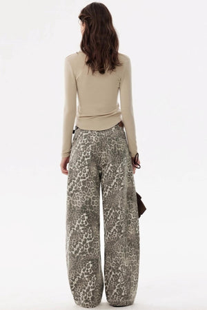 Versatile Silhouette Scimitar Pants