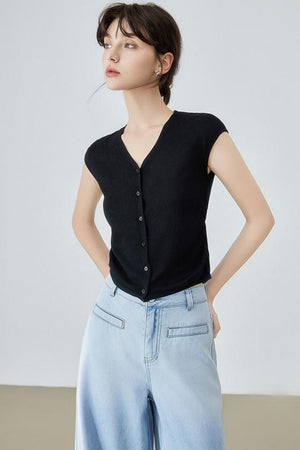 Waist-Fitted V-Neck Knit Top