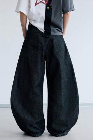 Wide-Leg Curved Knife Jeans
