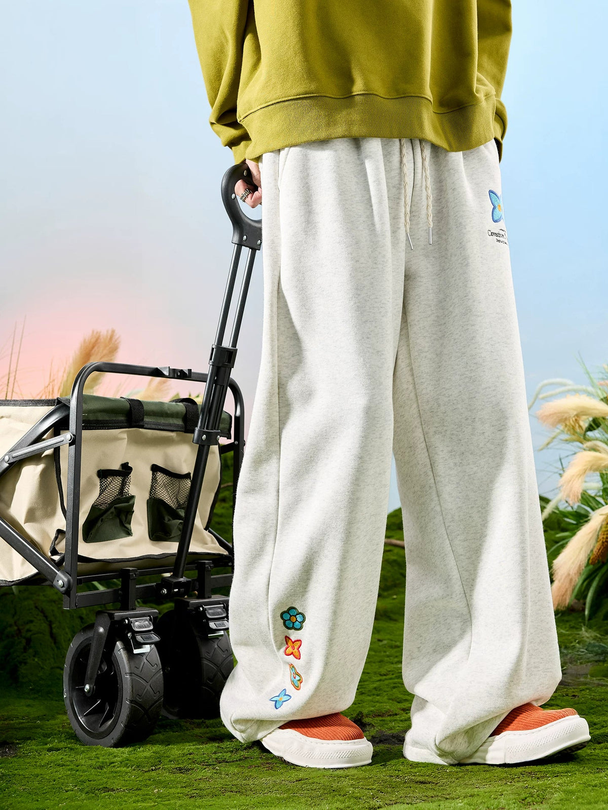 Embroidered Floral Drawstring Wide-Leg Sweatpants