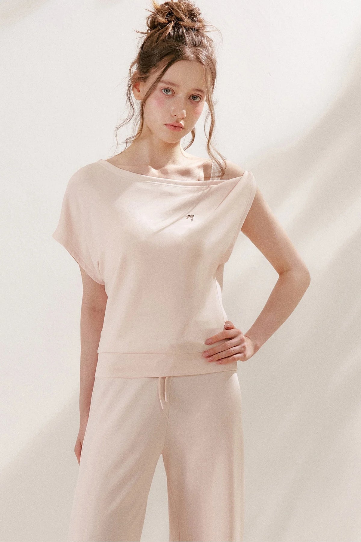 Air-Layer Asymmetric T-Shirt And Trousers Set-Up