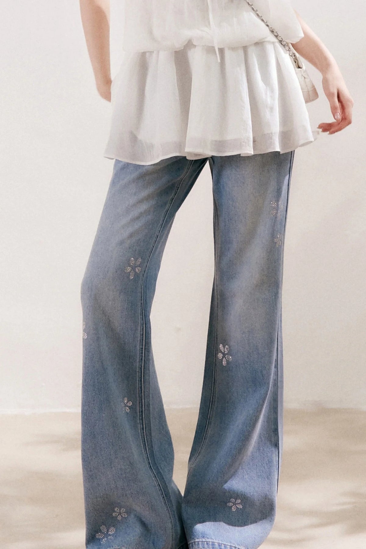 Blue Denim Jeans With Rhinestone Five-Petal Flower
