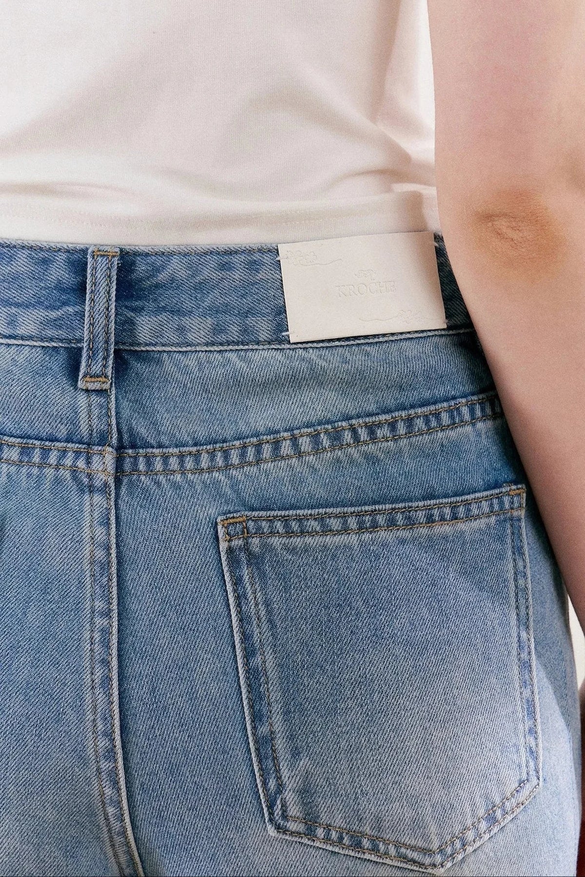 Blue Denim Jeans With Rhinestone Five-Petal Flower