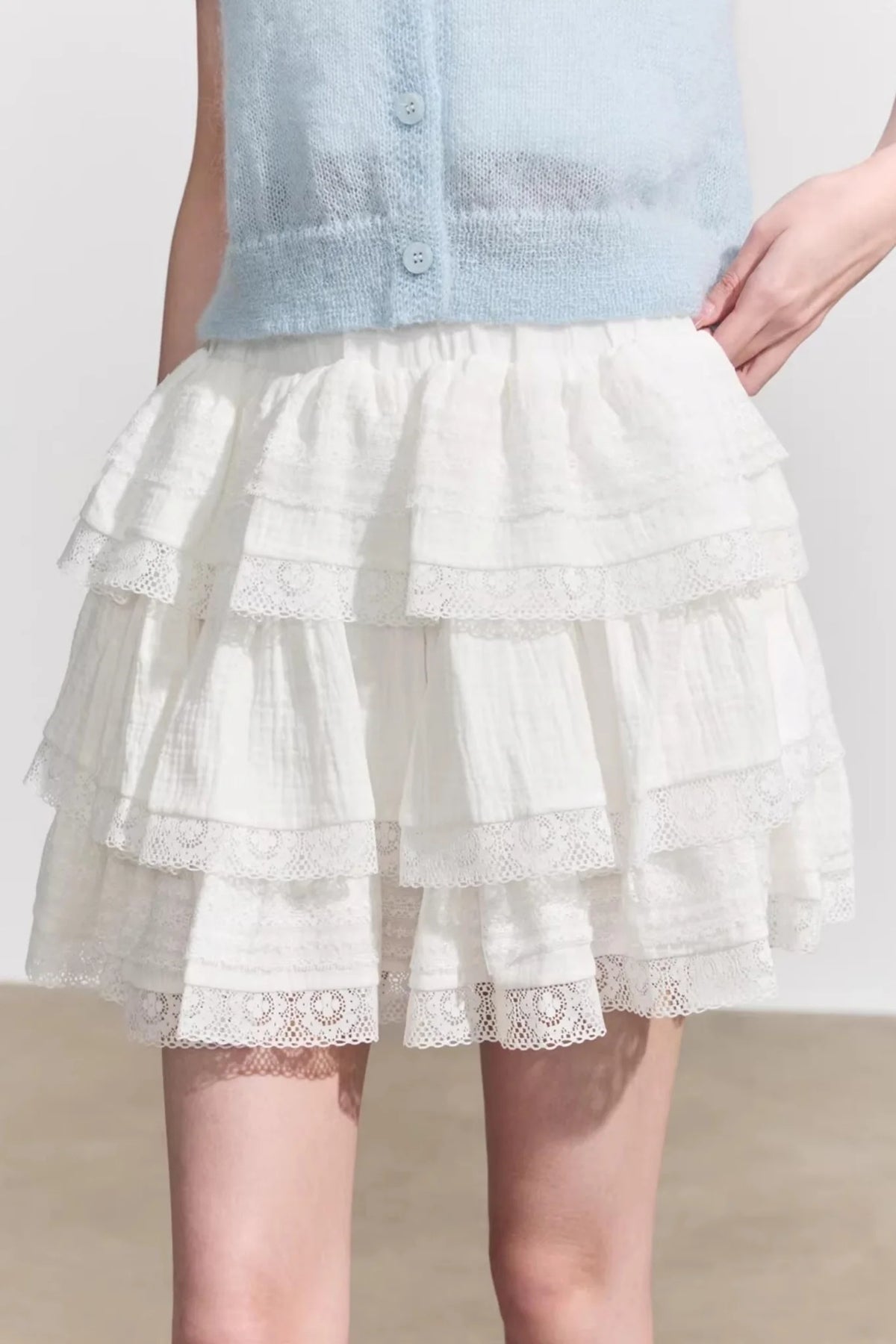 Chic Floral Lace High-Waisted Mini Skirt