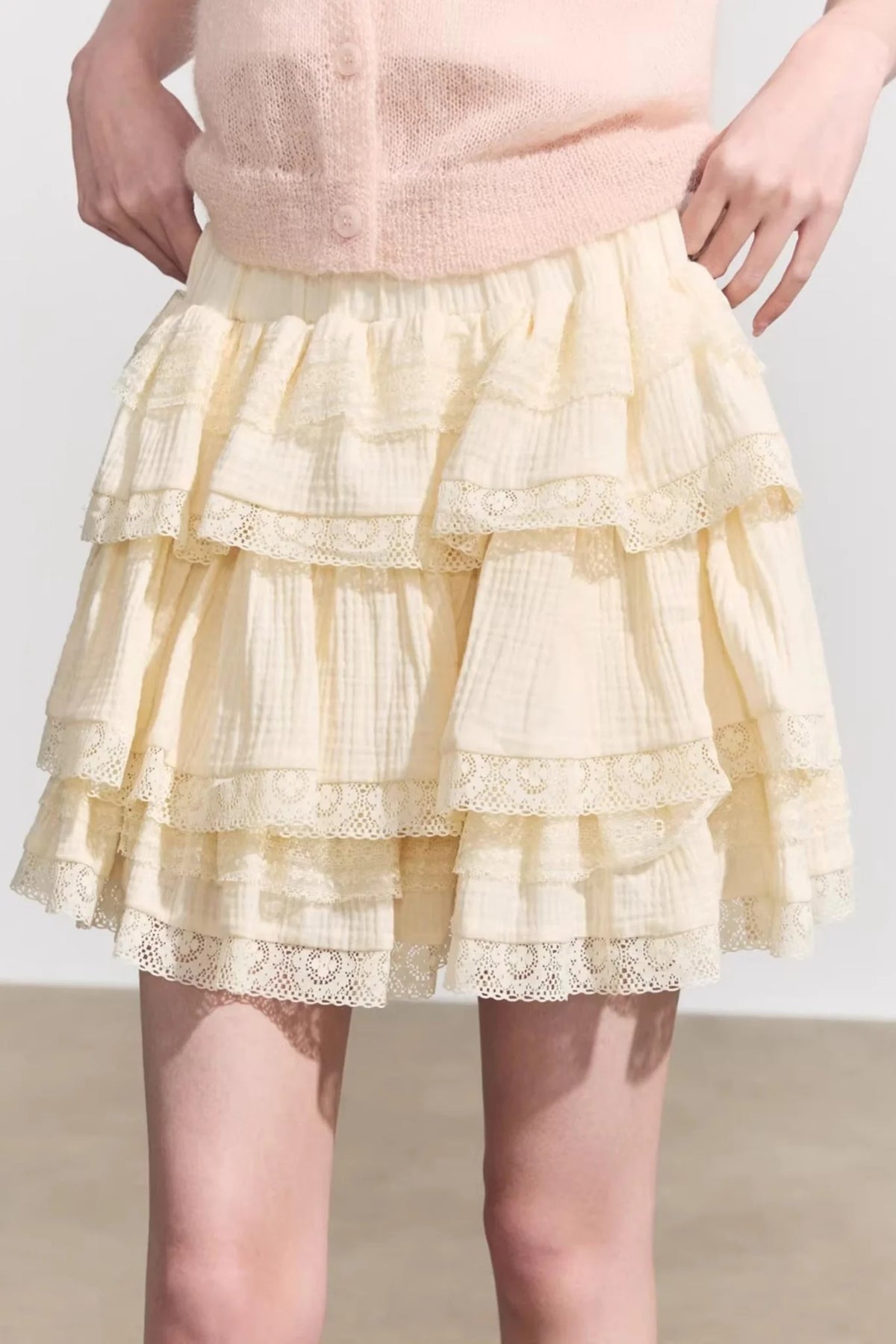 Chic Floral Lace High-Waisted Mini Skirt