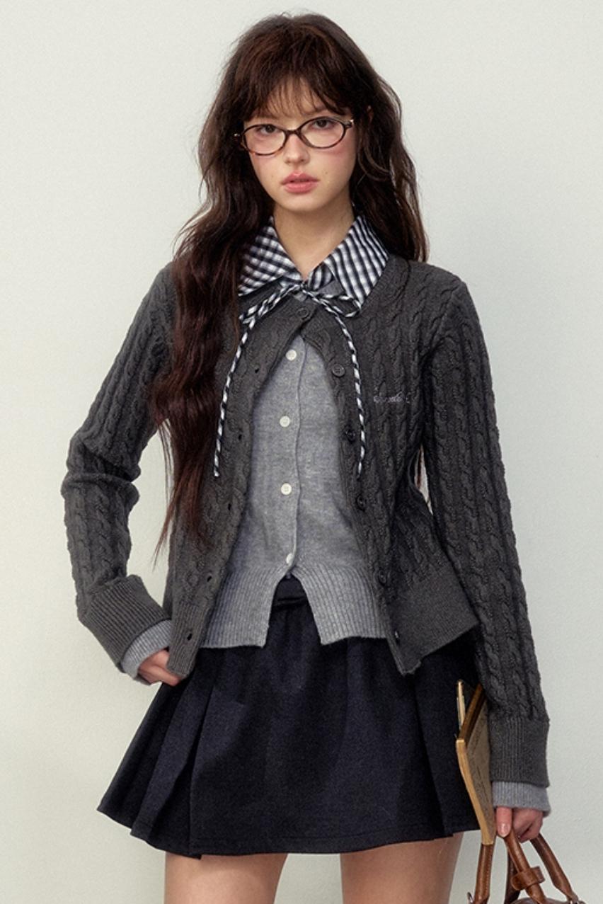 College Style Fake Two-Layer Sweater