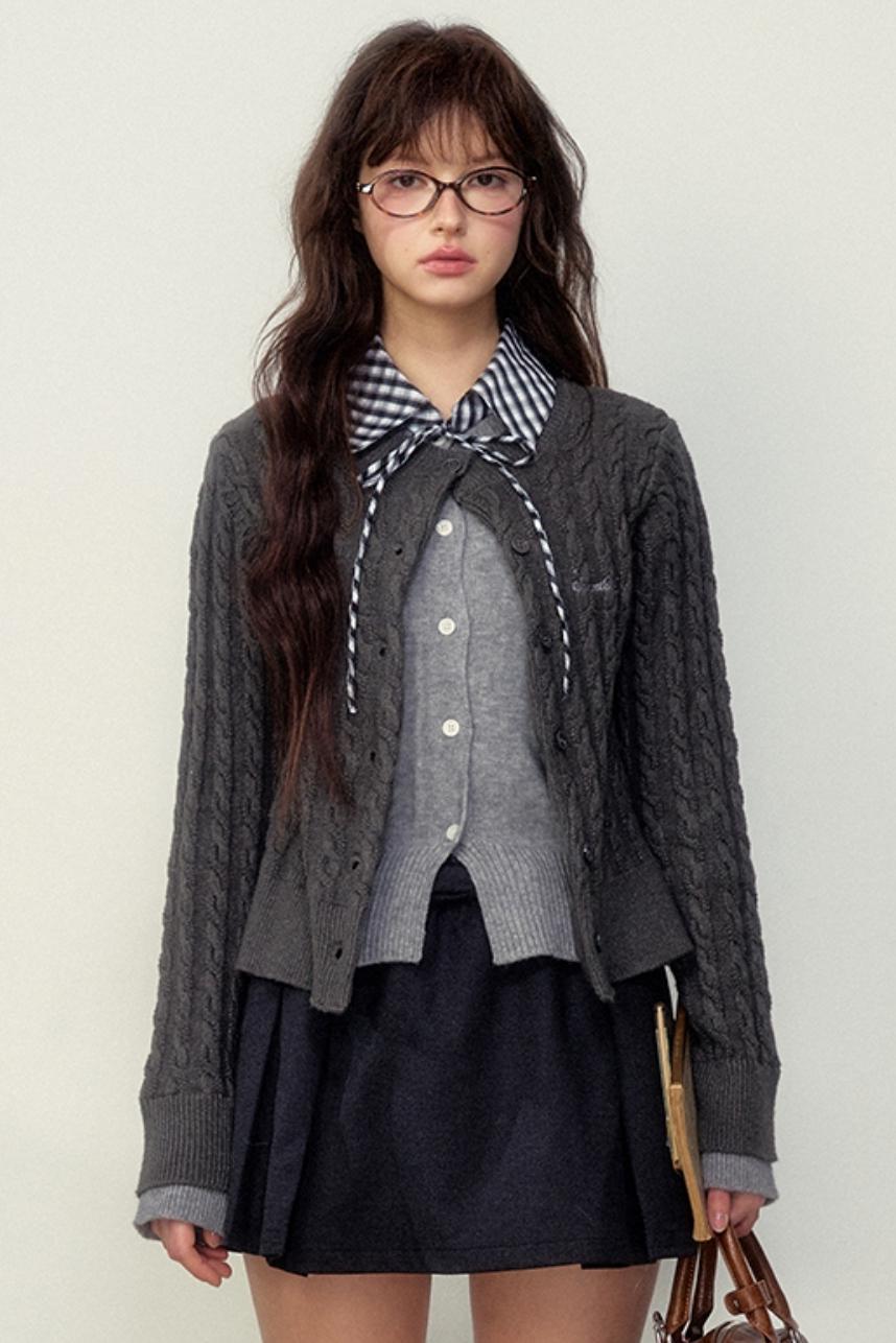 College Style Fake Two-Layer Sweater