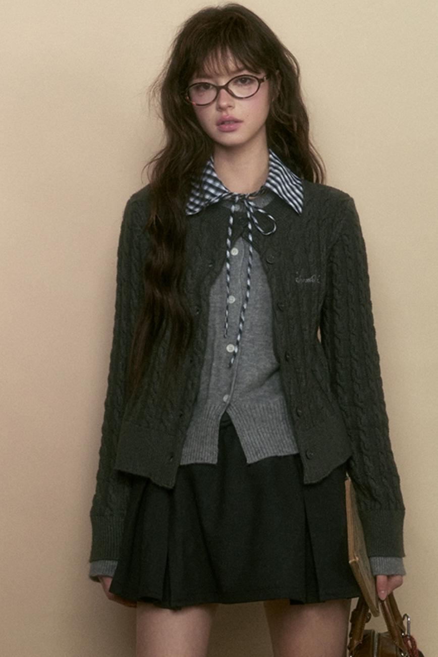 College Style Fake Two-Layer Sweater
