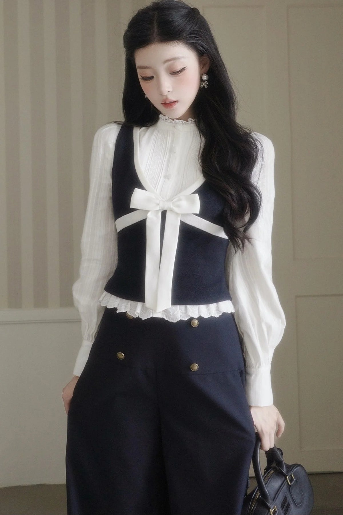 Contrast Bowknot Knitted Vest