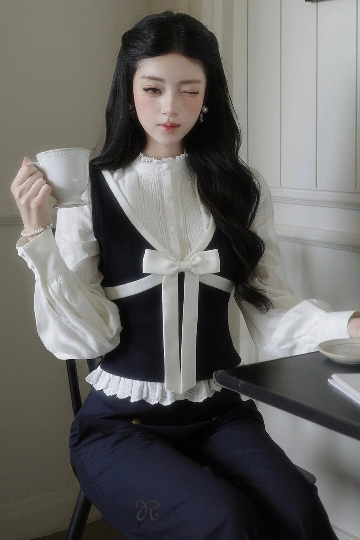 Contrast Bowknot Knitted Vest