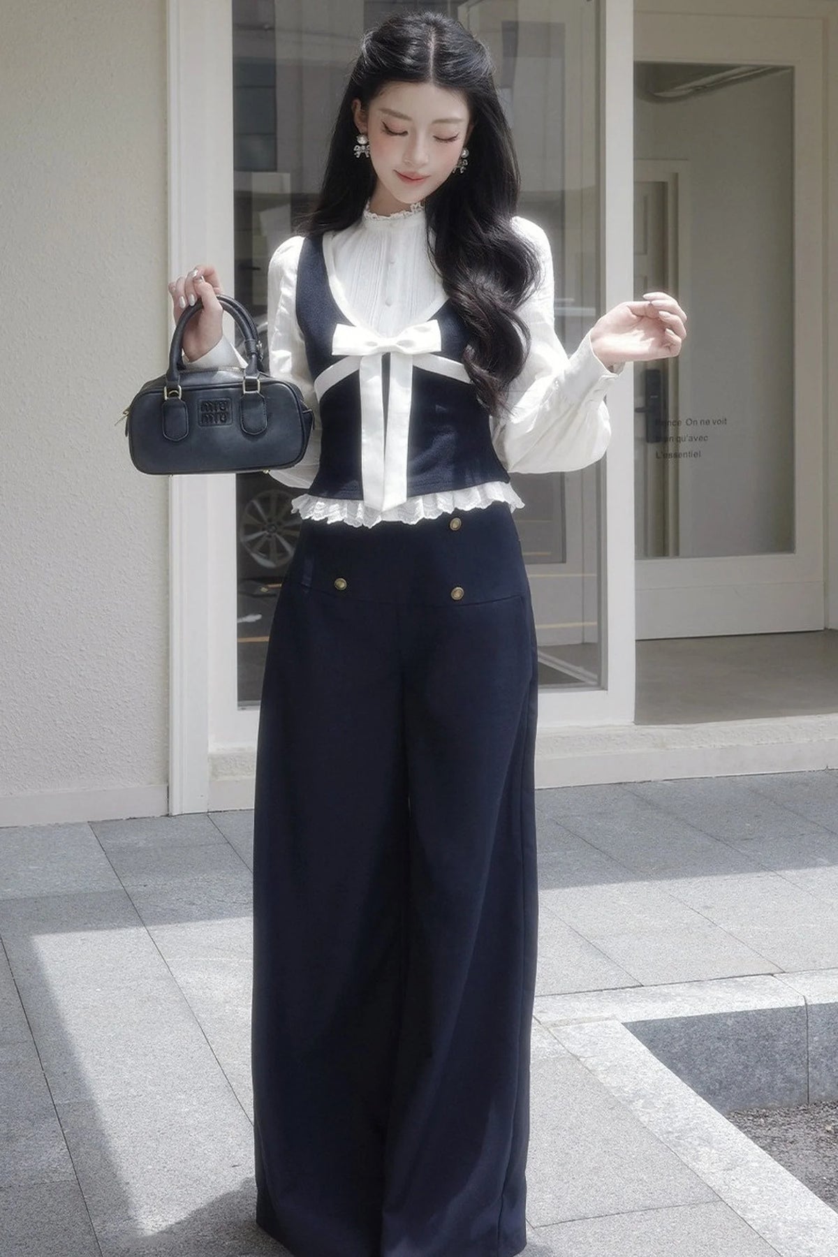 Contrast Bowknot Knitted Vest