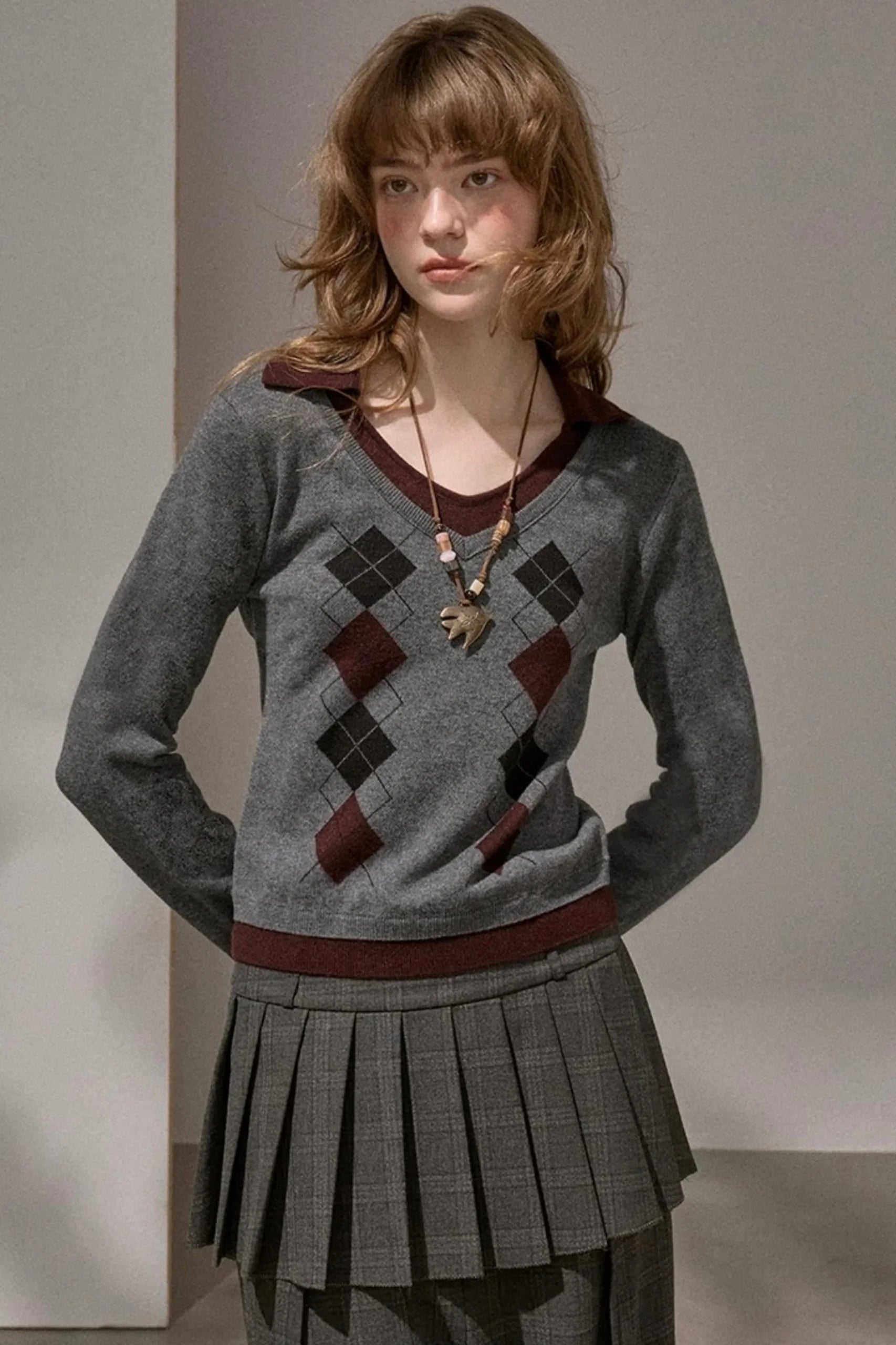 Contrast V-Neck Pullover