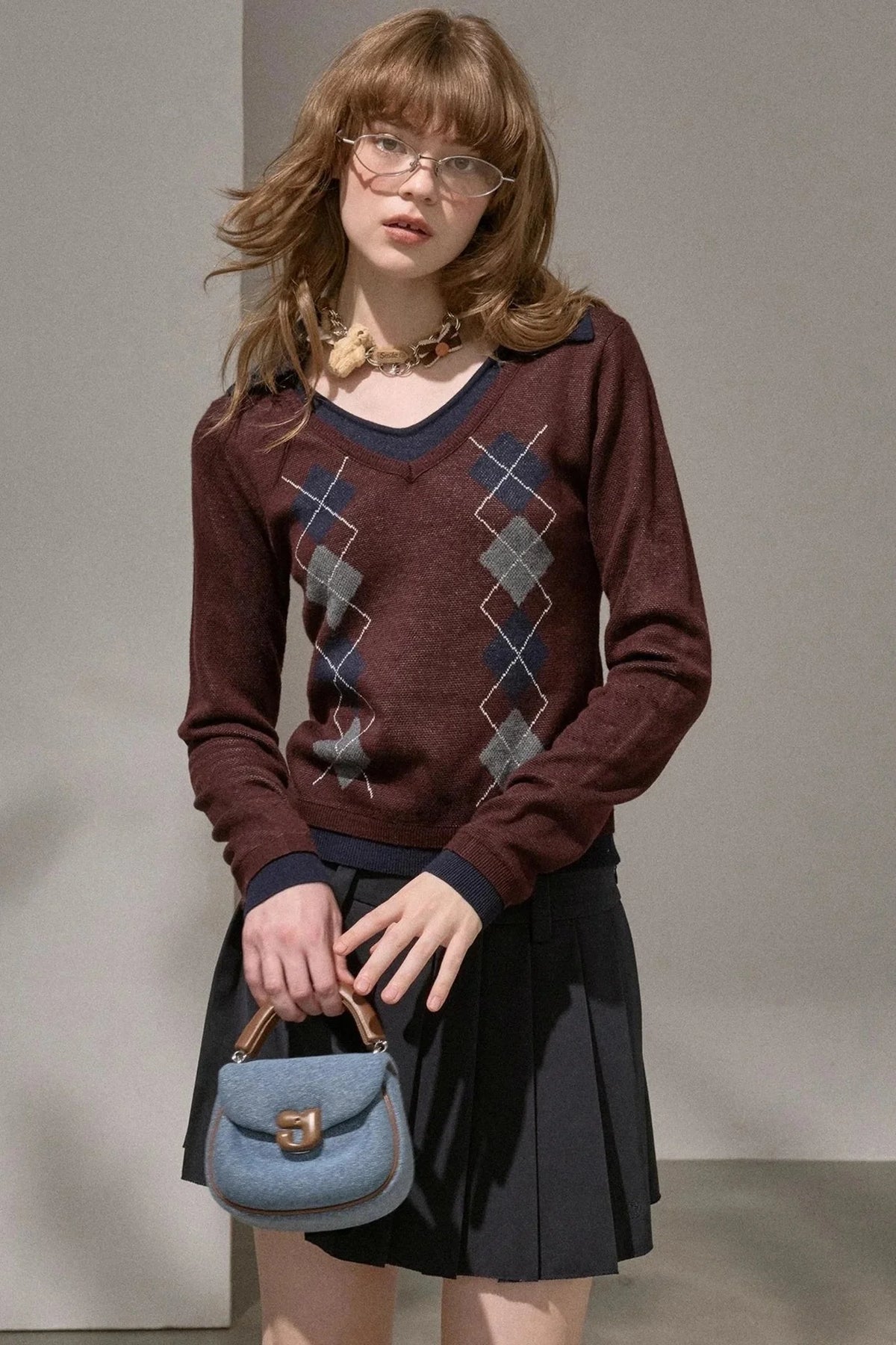 Contrast V-Neck Pullover