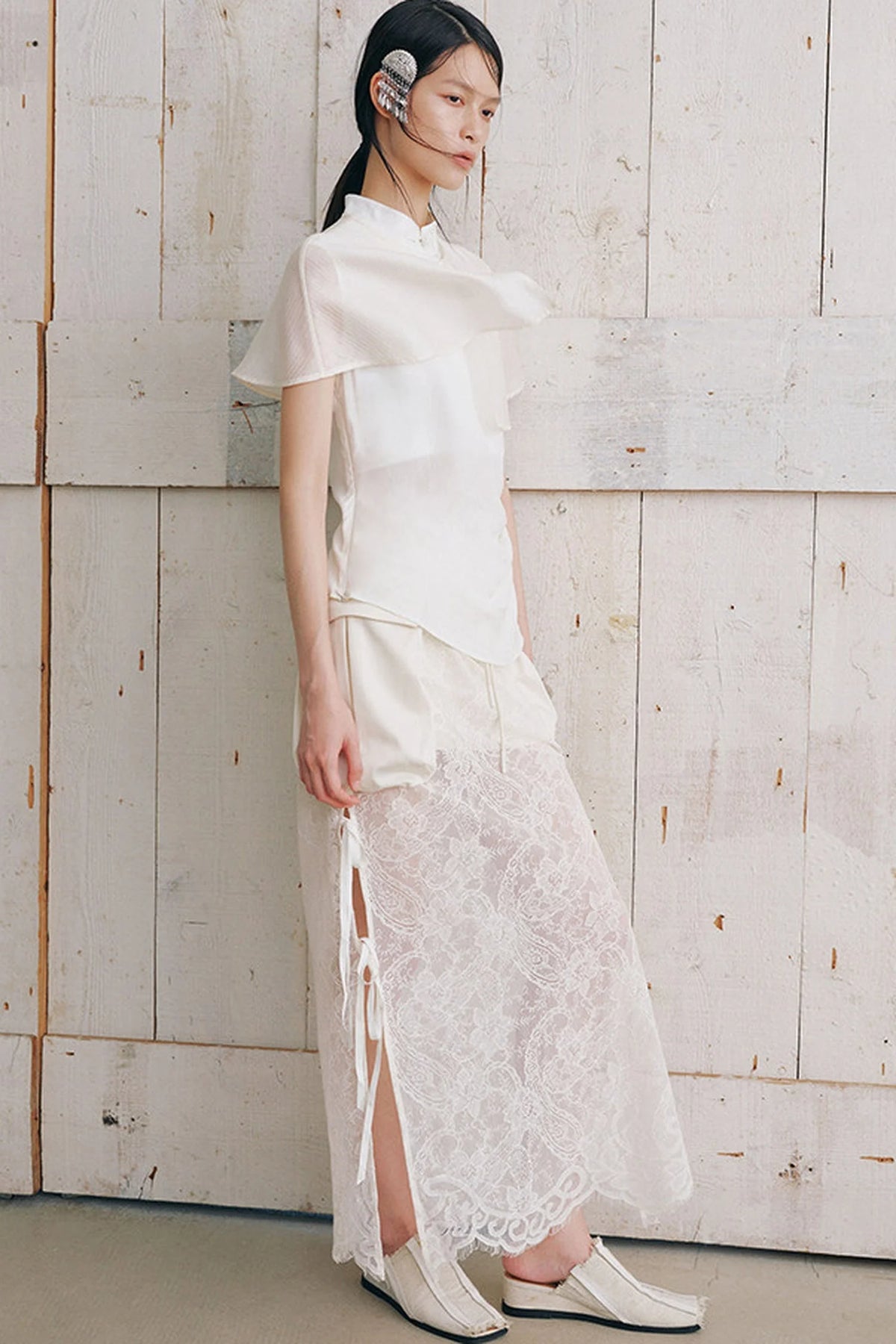 Detachable Cape Sleeveless Shirt