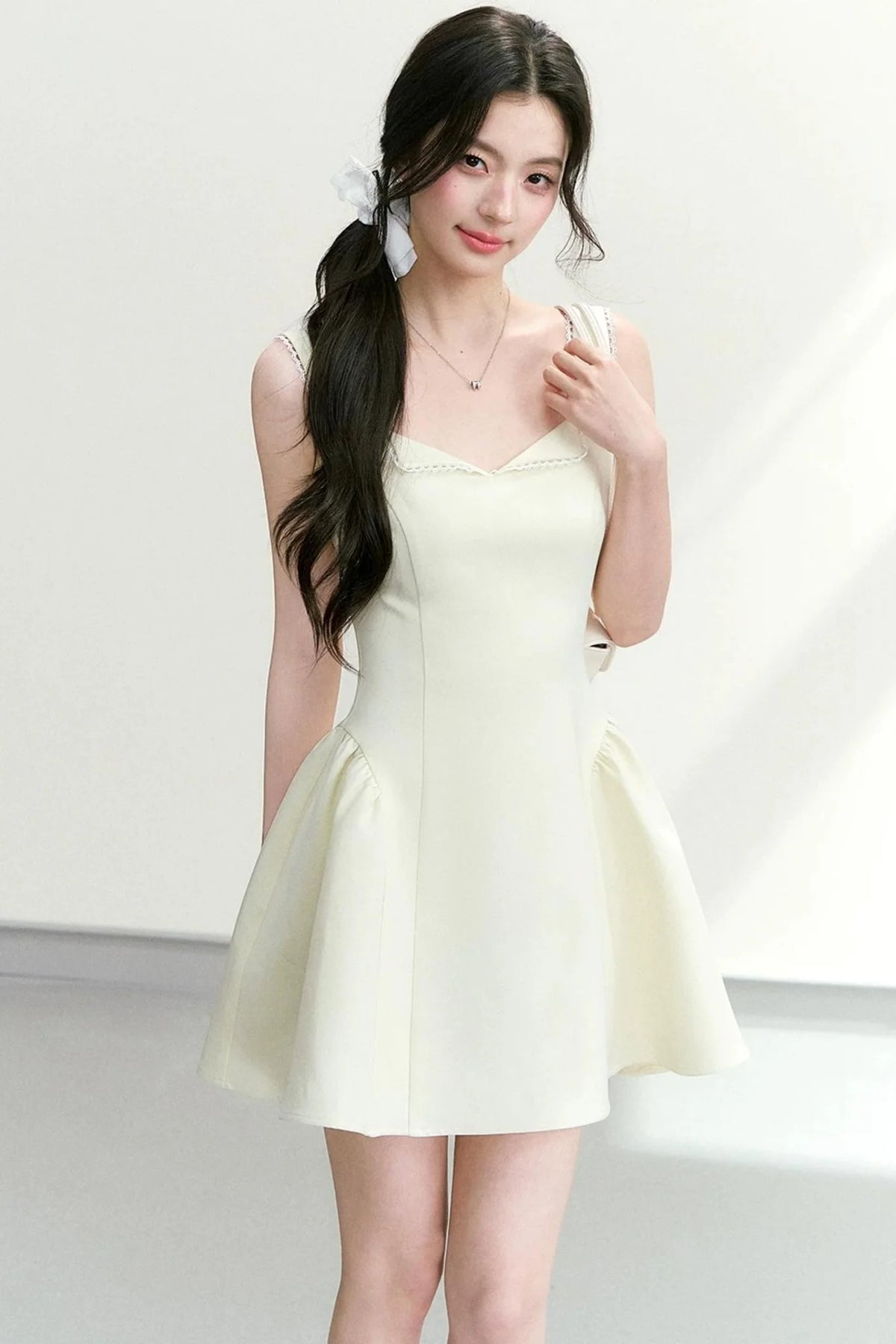 Elegant Waist-Cinching Dress