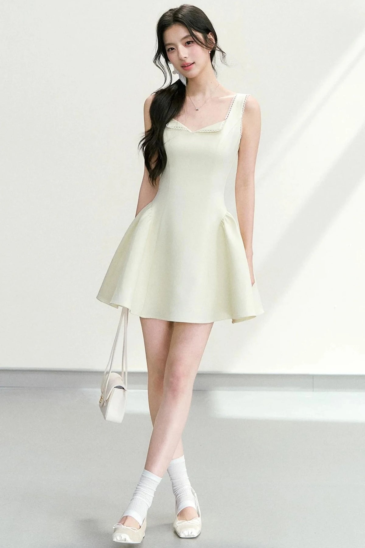 Elegant Waist-Cinching Dress