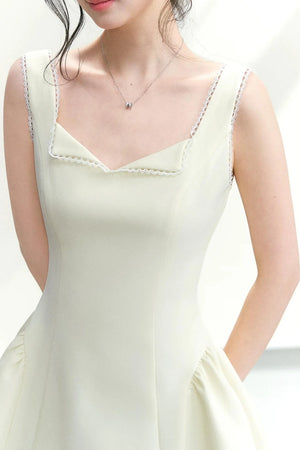 Elegant Waist-Cinching Dress