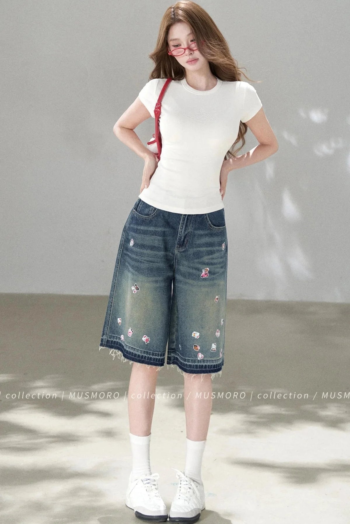 Embossed Cat Irregular Hem Bamboo Cotton T-Shirt