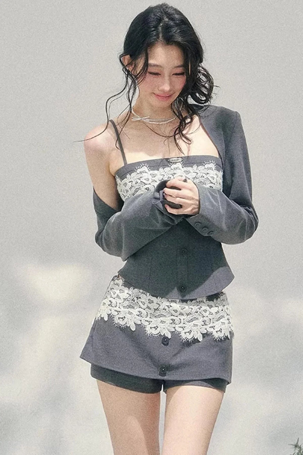Eye-Catching Lace Spring Vest Set-Up