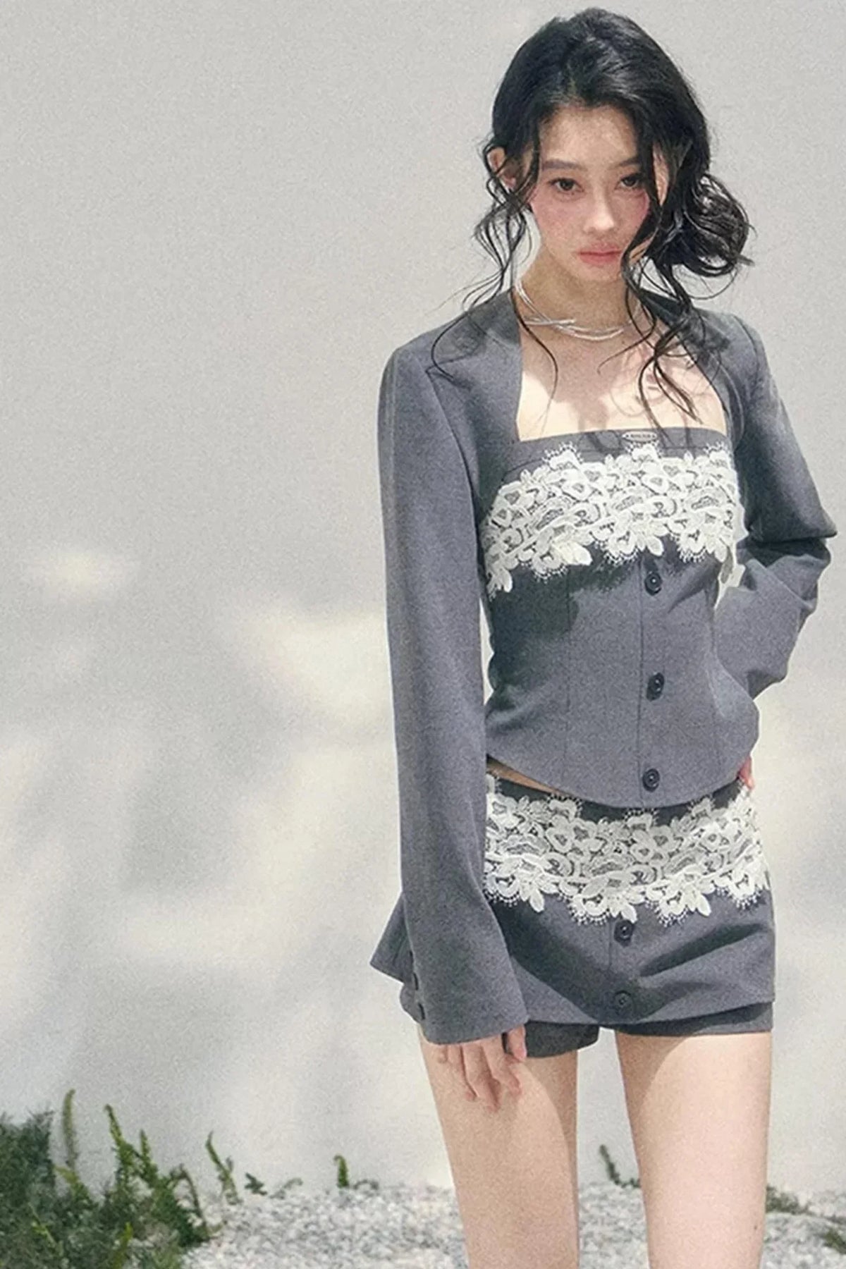 Eye-Catching Lace Spring Vest Set-Up