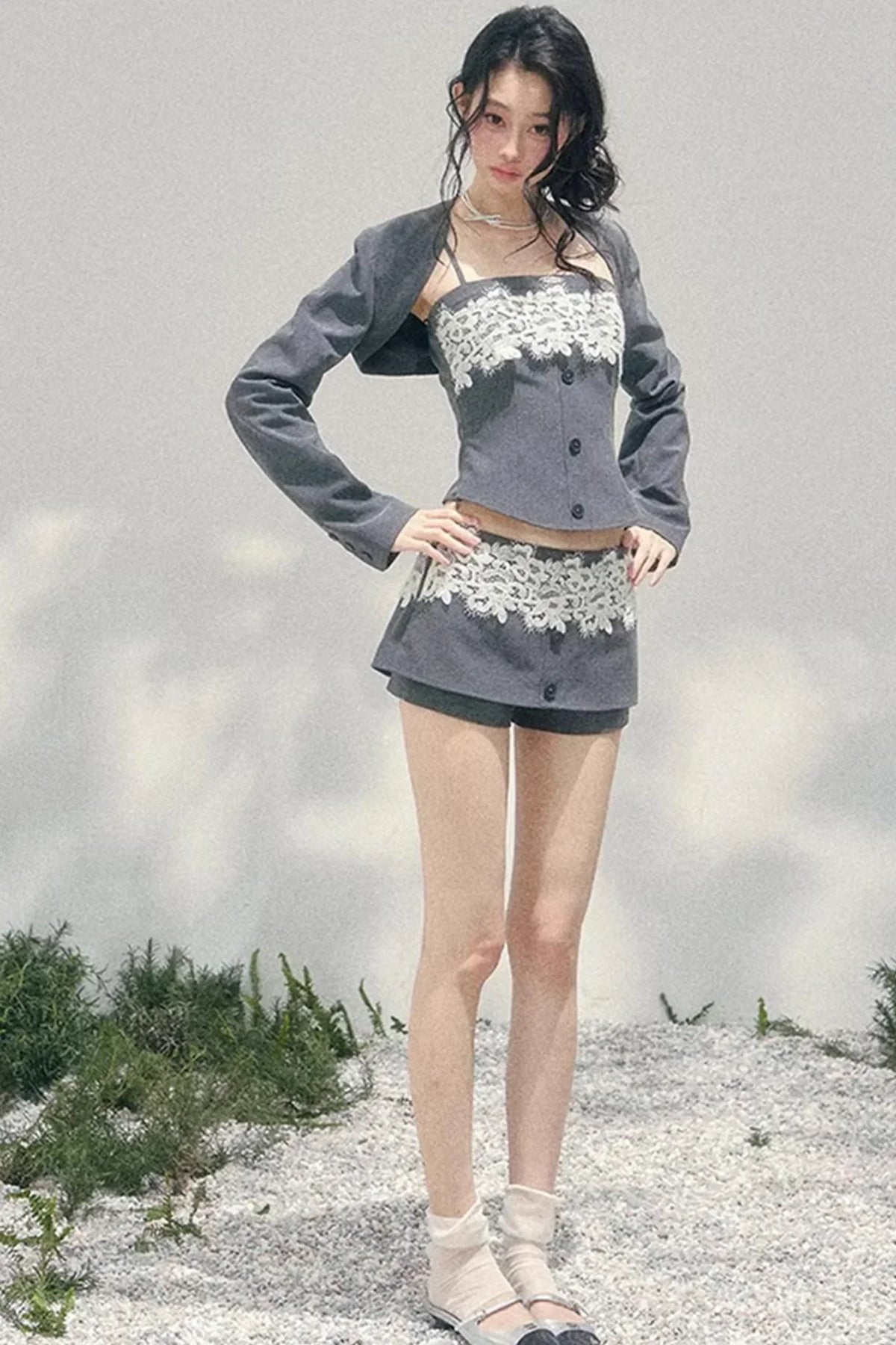 Eye-Catching Lace Spring Vest Set-Up