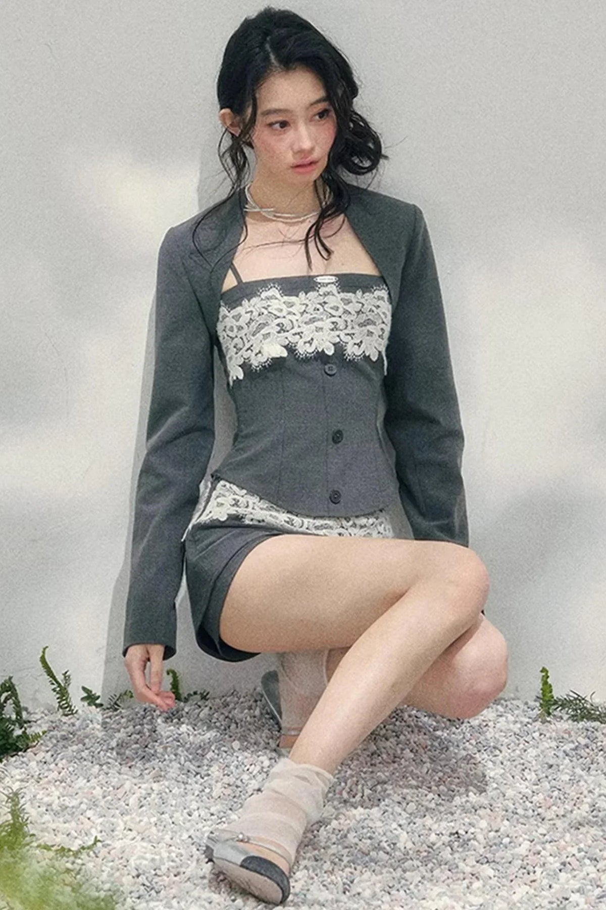 Eye-Catching Lace Spring Vest Set-Up