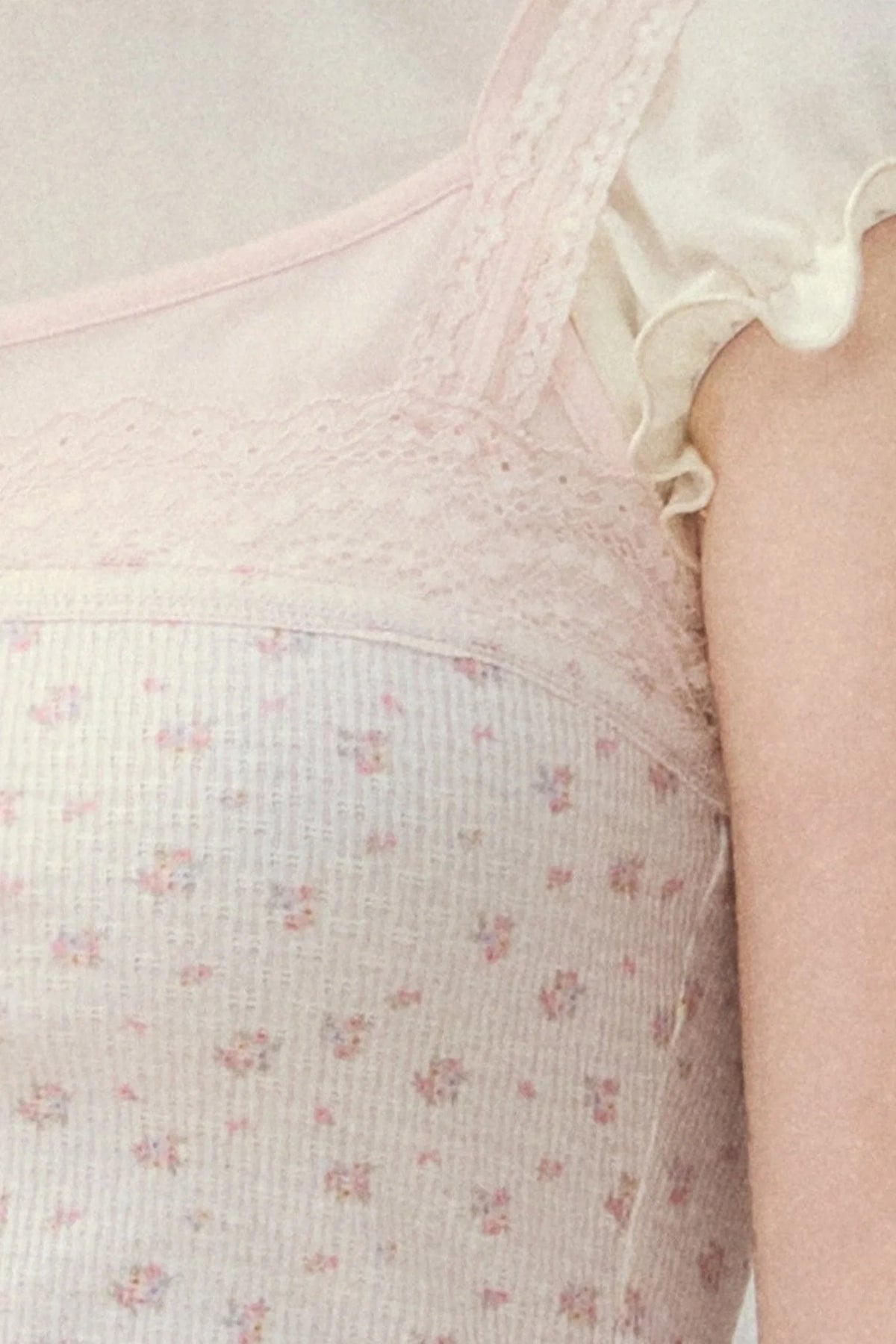 Floral Lace Strap Camisole And Puff Sleeve Top