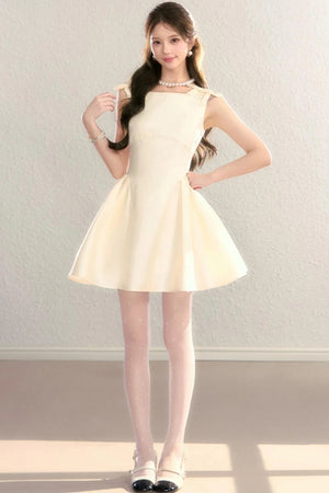 French Sleeveless Cinched Dress