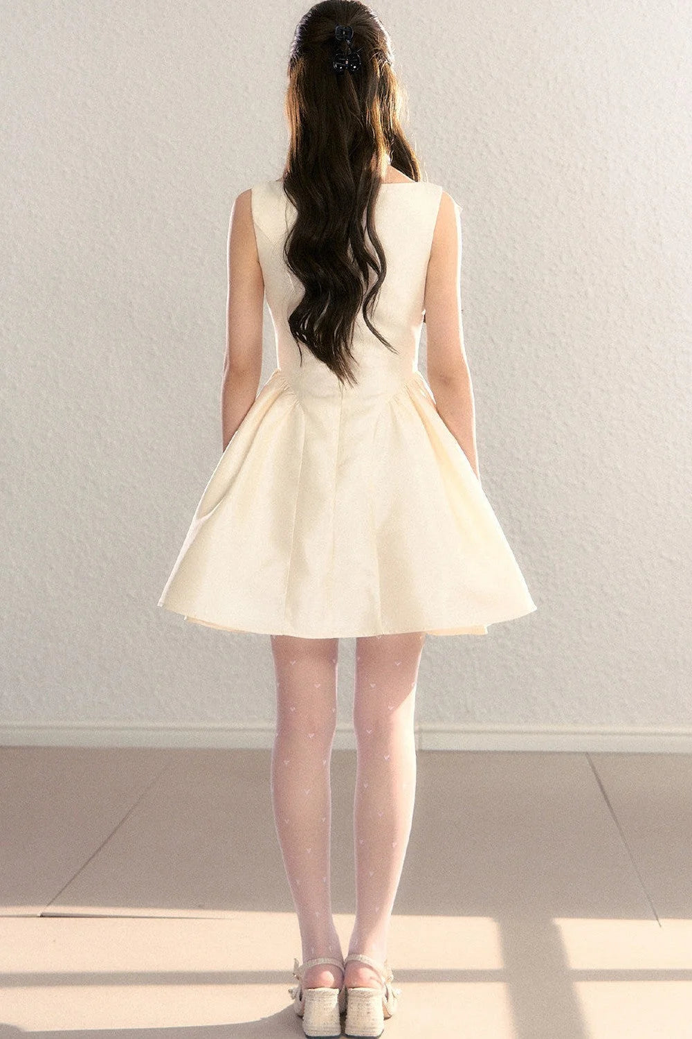 French Sleeveless Cinched Dress