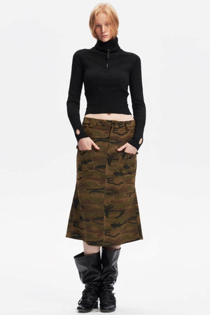 Half-Turtleneck Zip-Up Knitted Design Top