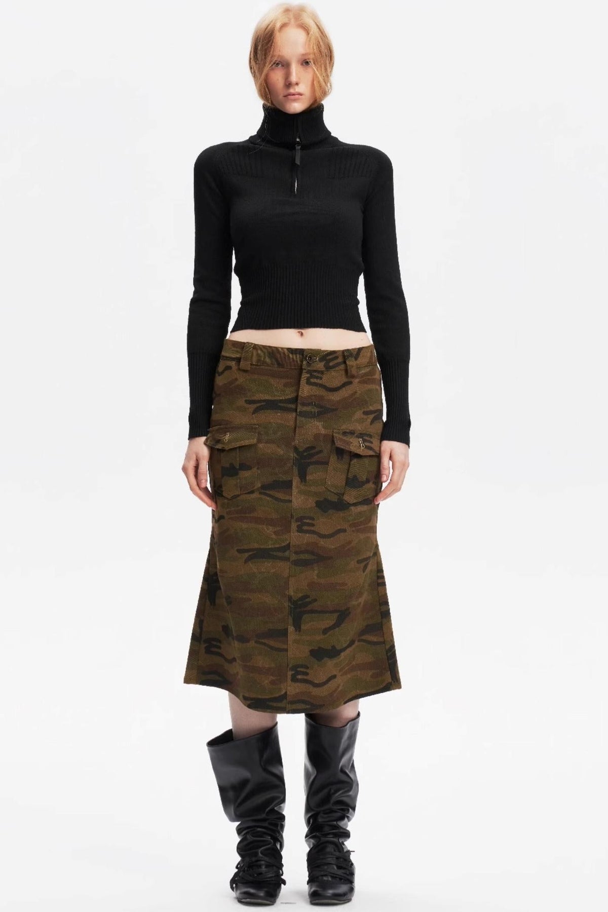 Half-Turtleneck Zip-Up Knitted Design Top