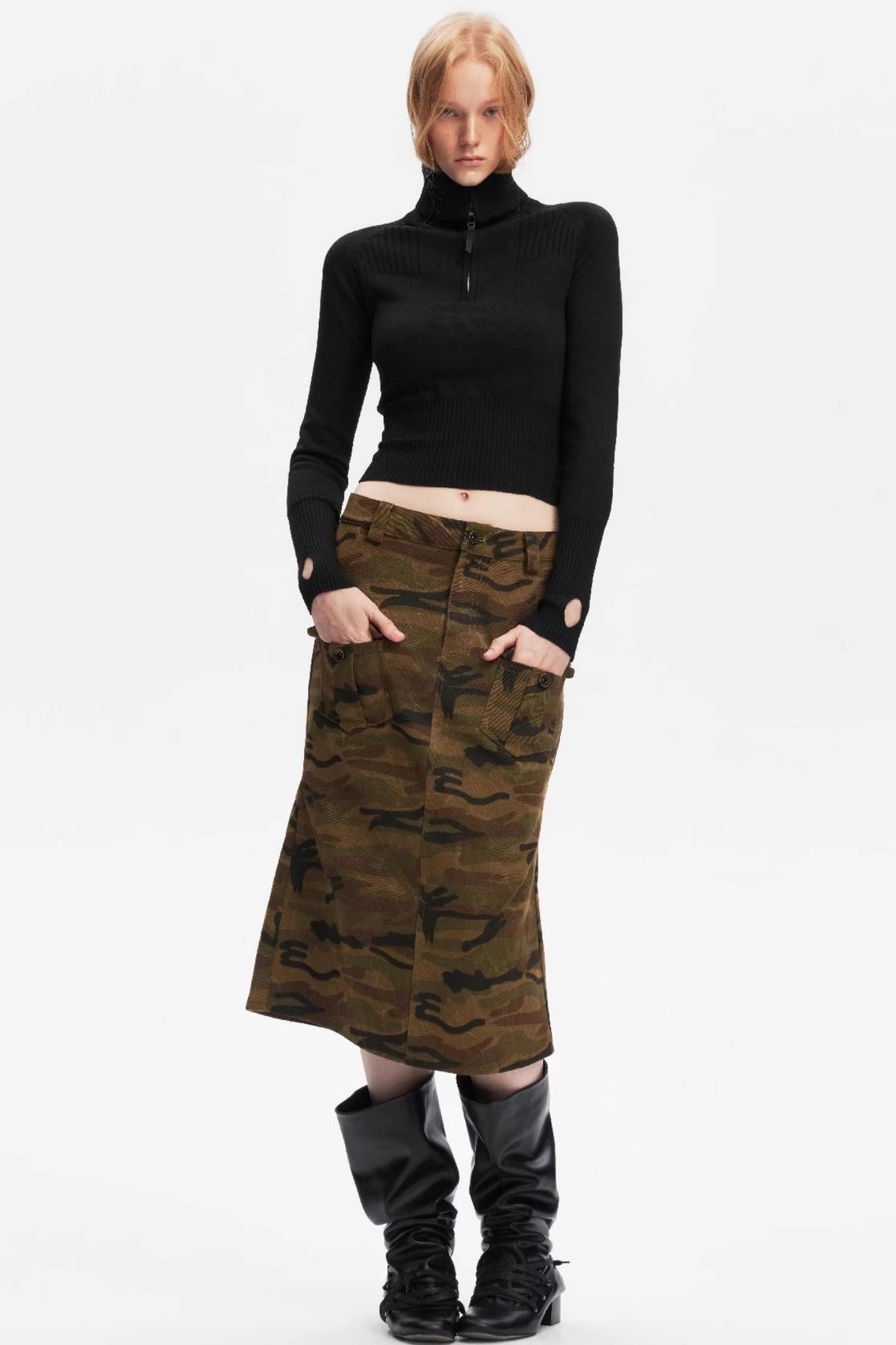 Half-Turtleneck Zip-Up Knitted Design Top