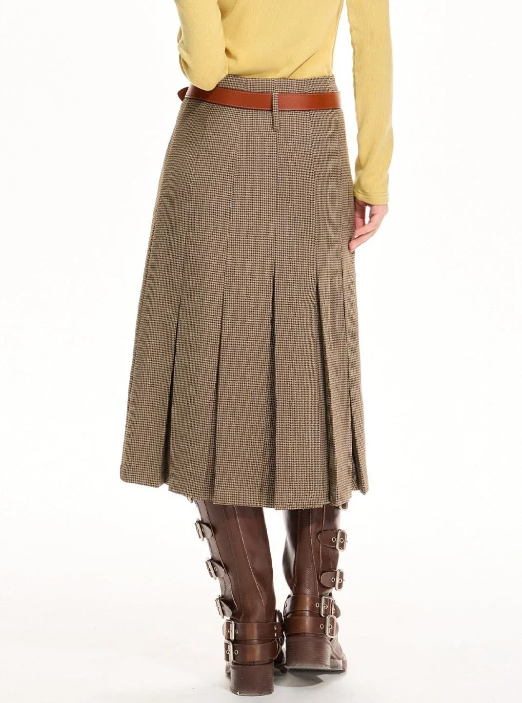 High-waisted pleated skirt
