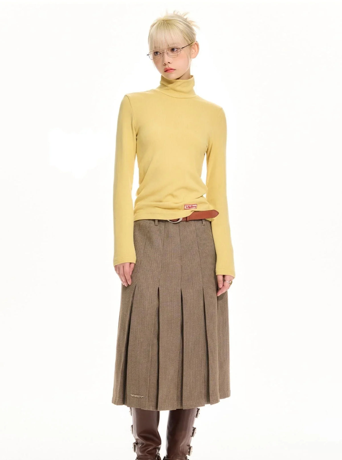 High-waisted pleated skirt