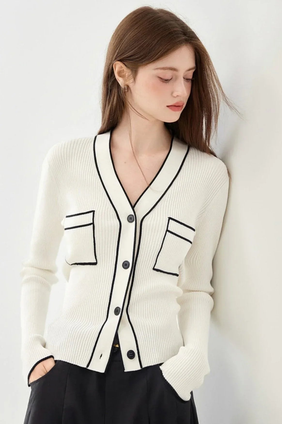 Knitted Contrast V-Neck Cardigan Top