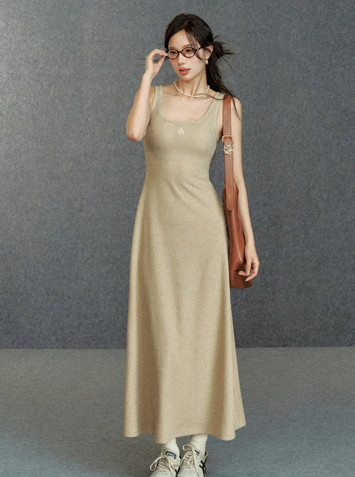Large U-neck slim vest dress