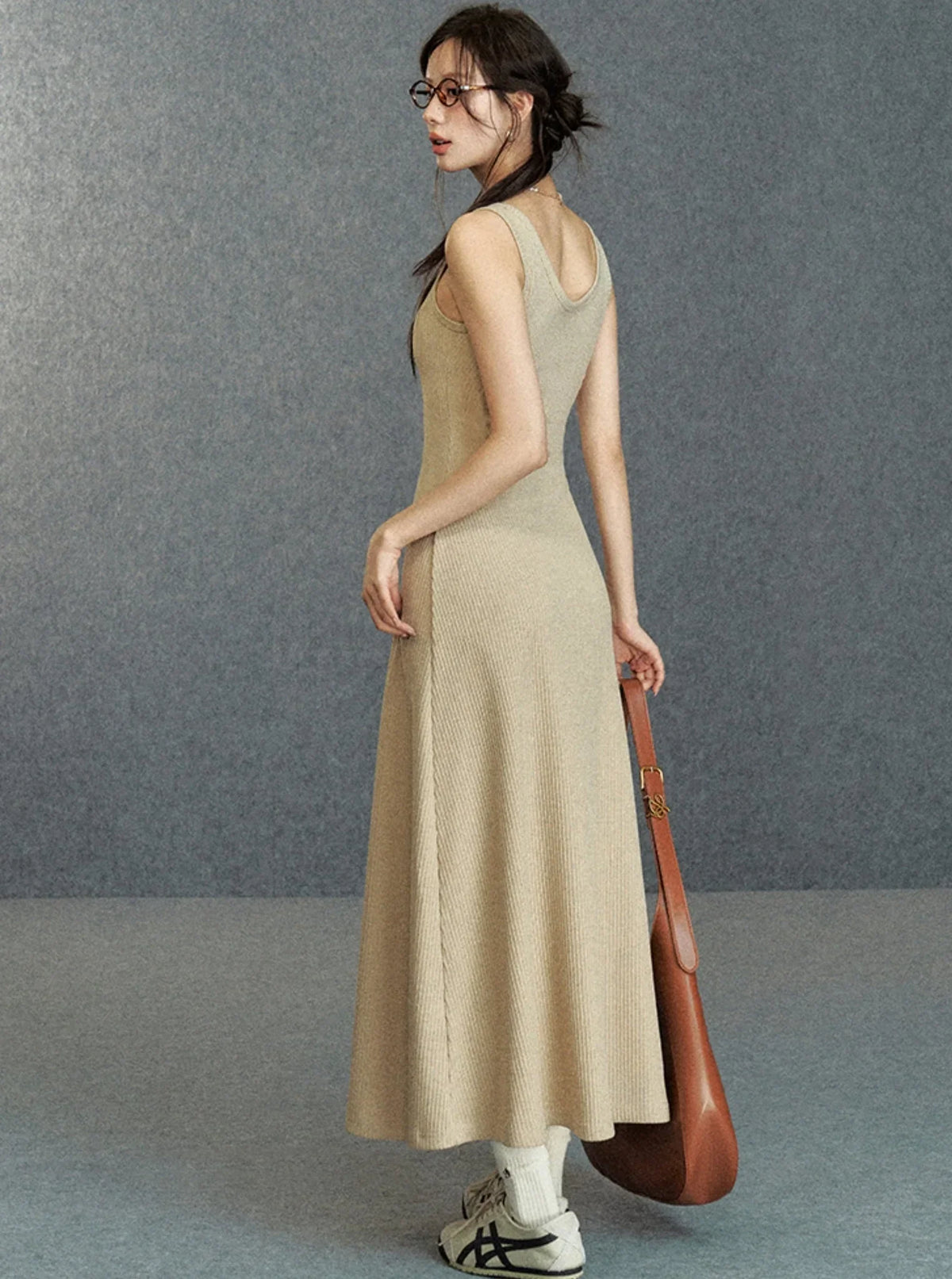 Large U-neck slim vest dress