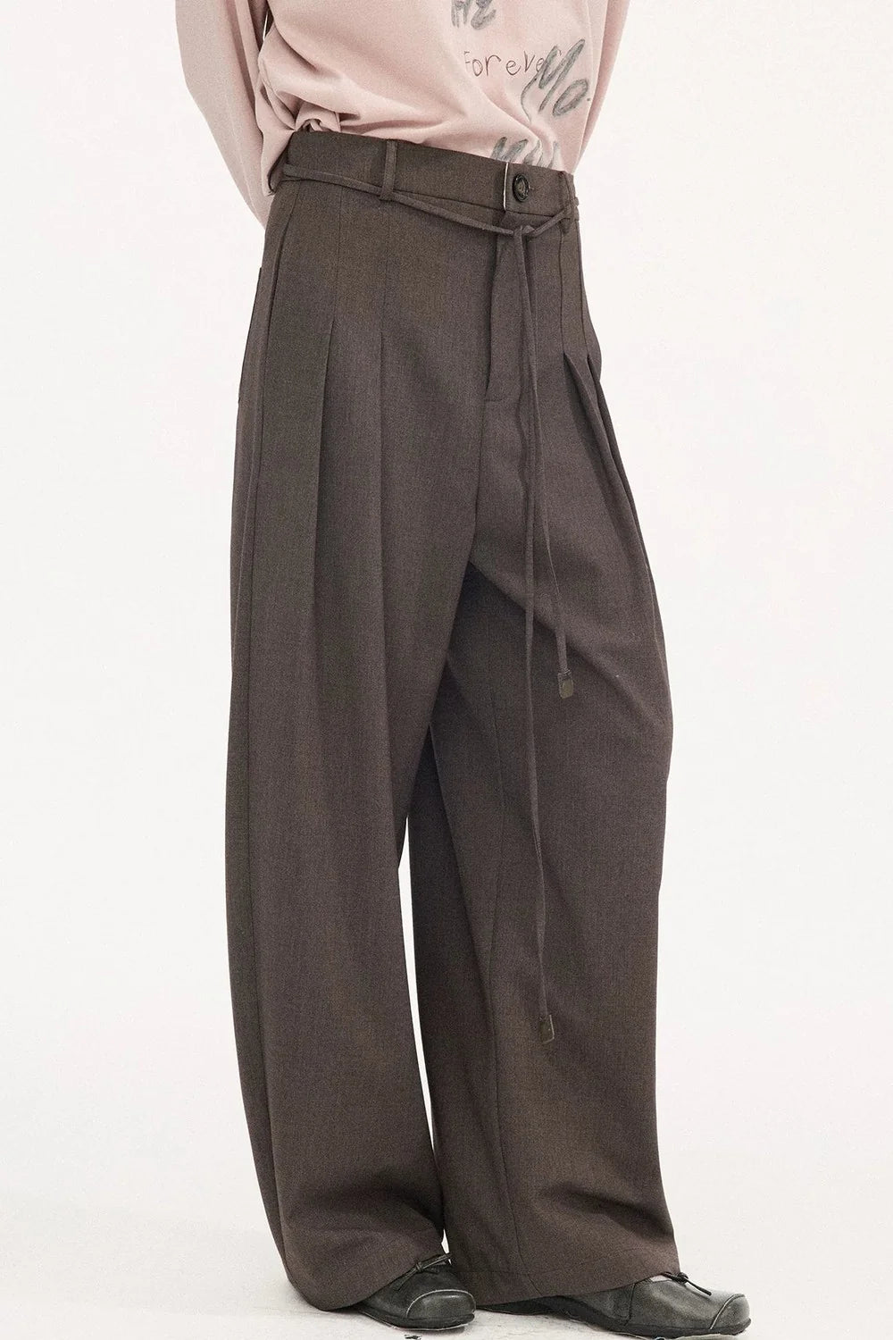 Pleated Curved Wide-Leg Pants