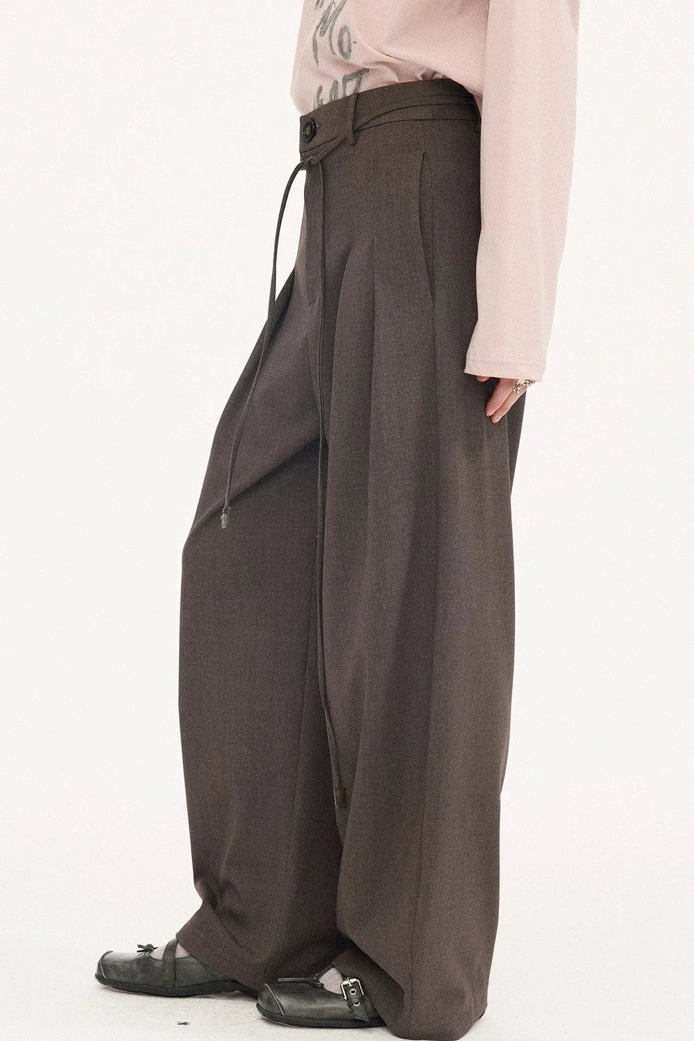 Pleated Curved Wide-Leg Pants
