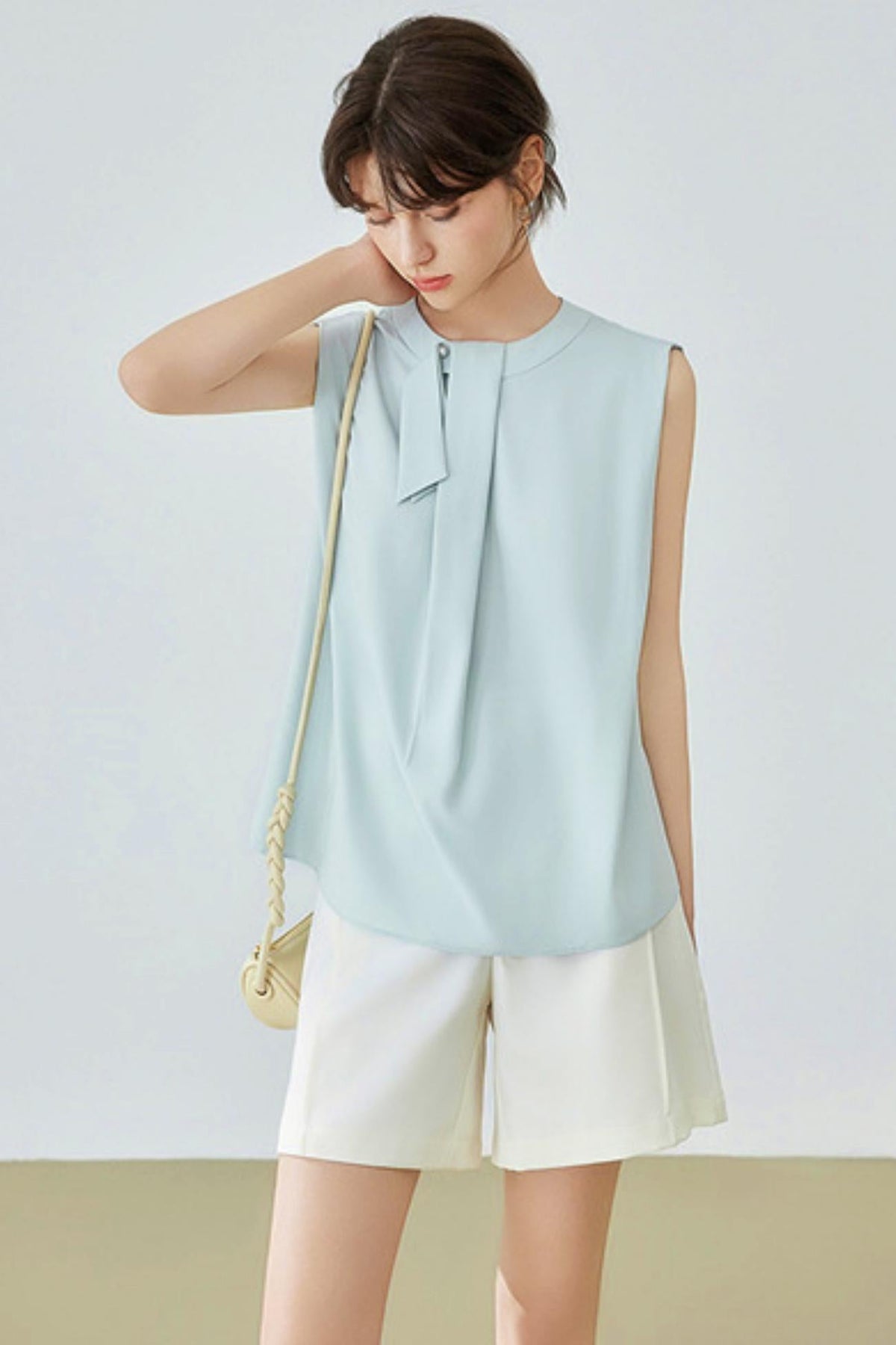 Refined Office Look Sleeveless Top