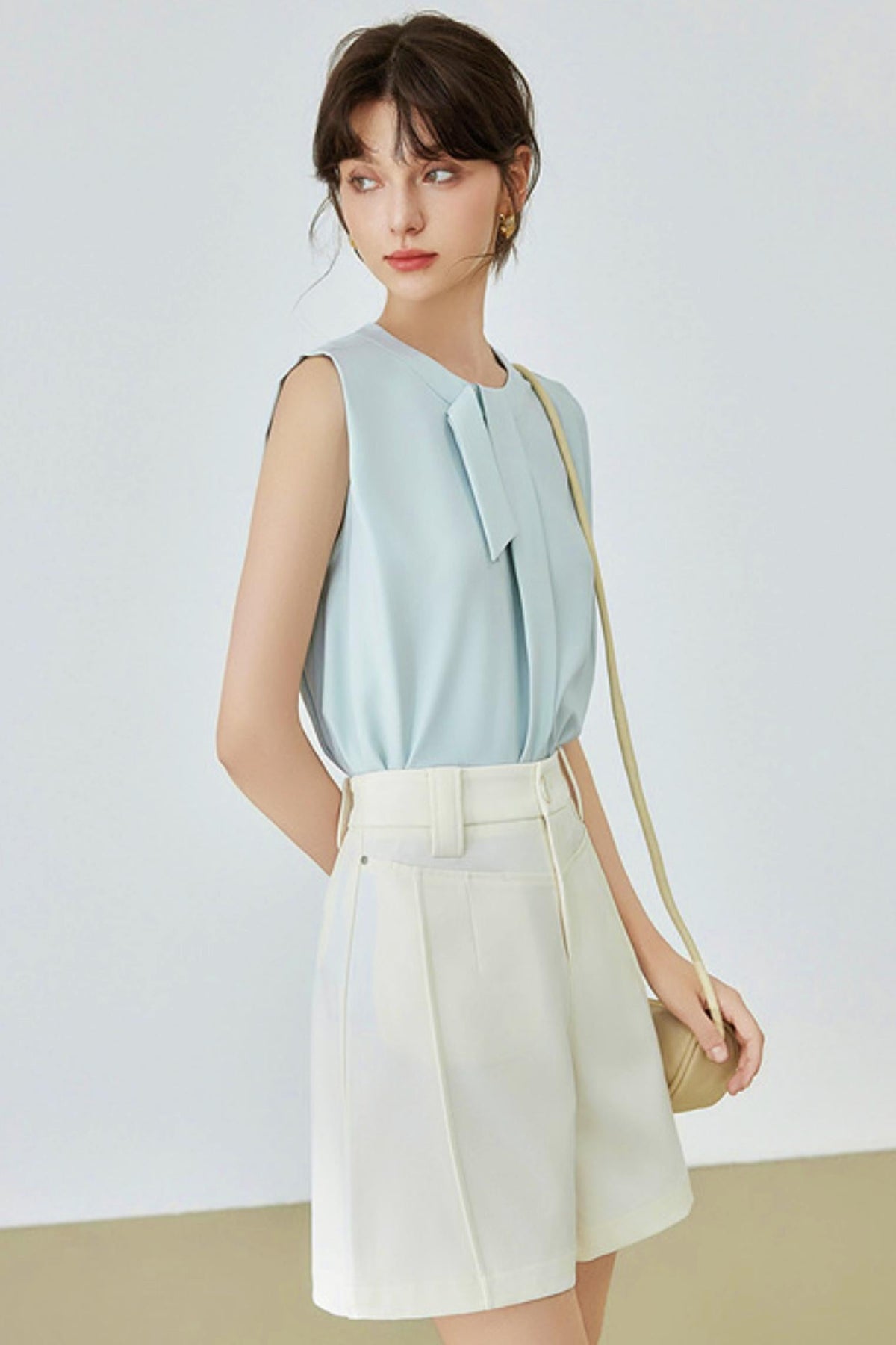 Refined Office Look Sleeveless Top