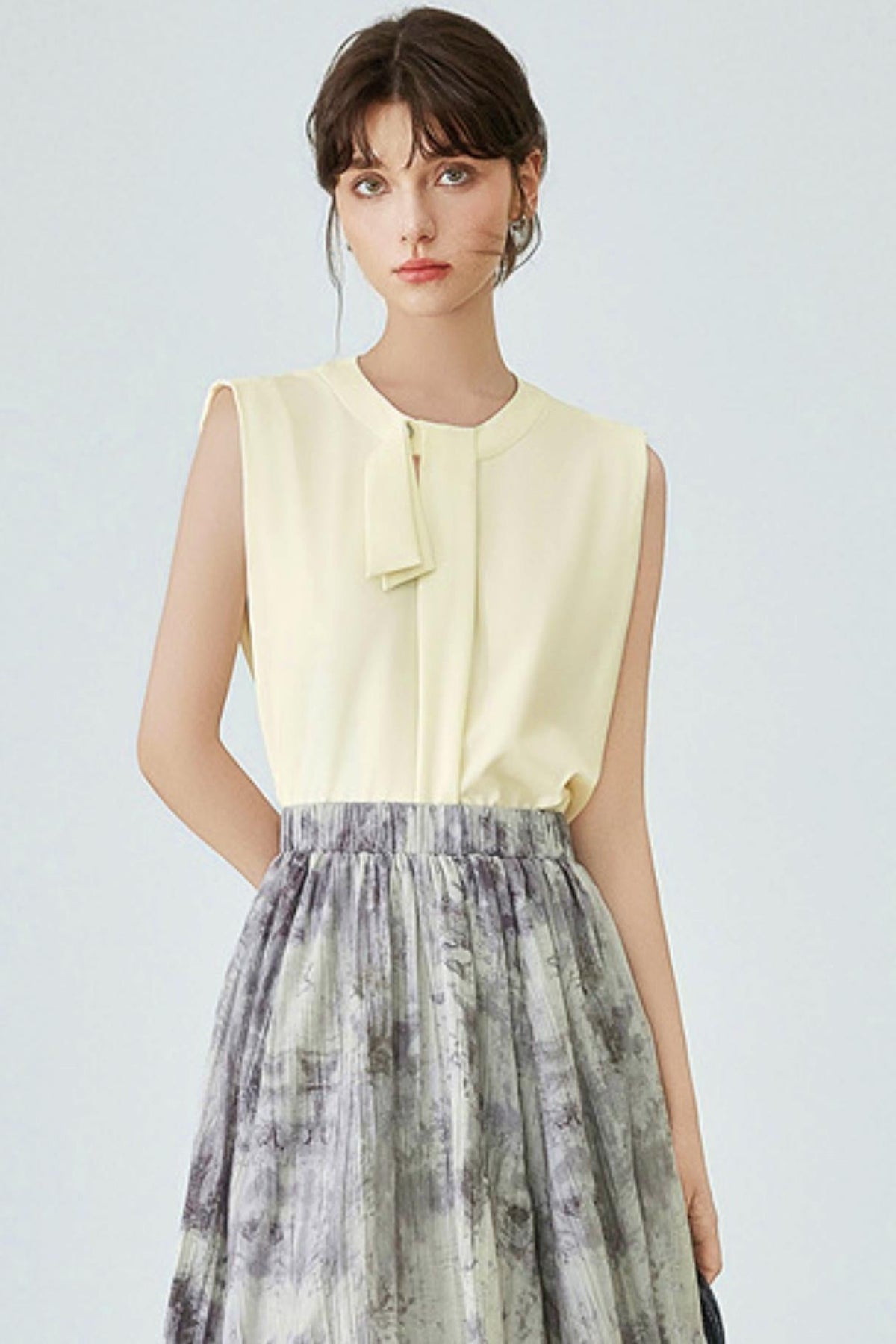 Refined Office Look Sleeveless Top